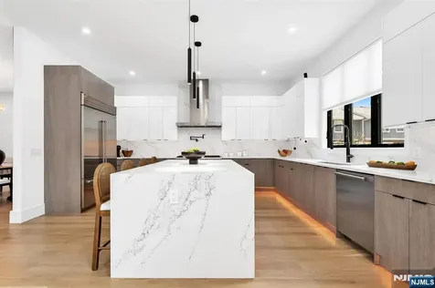 404 Willard Road Paramus NJ 07652