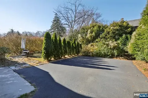 183 Sheridan Avenue Ho-ho-kus NJ 07423