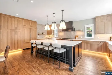 642 Sherwood Road Ho-ho-kus NJ 07423