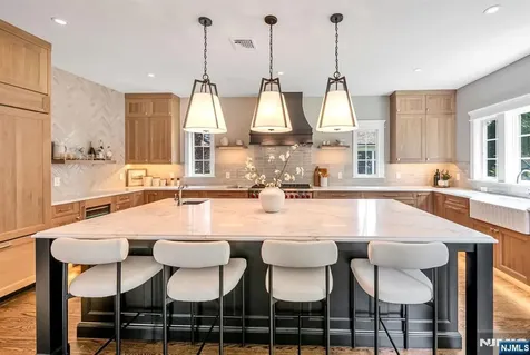 642 Sherwood Road Ho-ho-kus NJ 07423