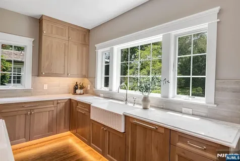 642 Sherwood Road Ho-ho-kus NJ 07423