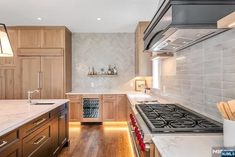 642 Sherwood Road Ho-ho-kus NJ 07423