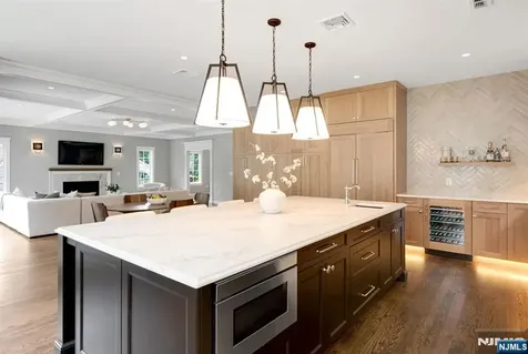 642 Sherwood Road Ho-ho-kus NJ 07423
