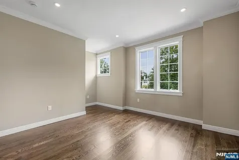 642 Sherwood Road Ho-ho-kus NJ 07423