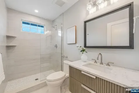 642 Sherwood Road Ho-ho-kus NJ 07423