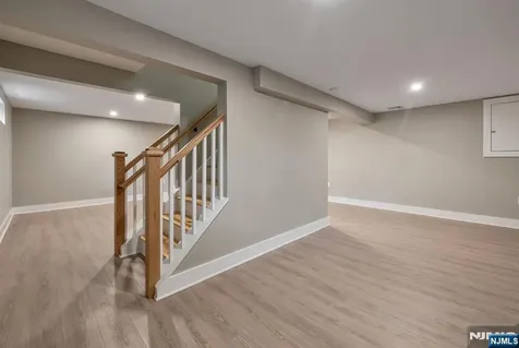 642 Sherwood Road Ho-ho-kus NJ 07423