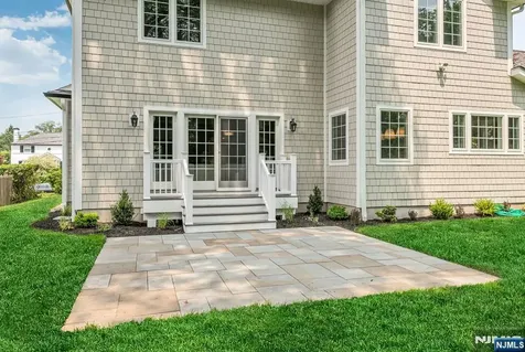 642 Sherwood Road Ho-ho-kus NJ 07423