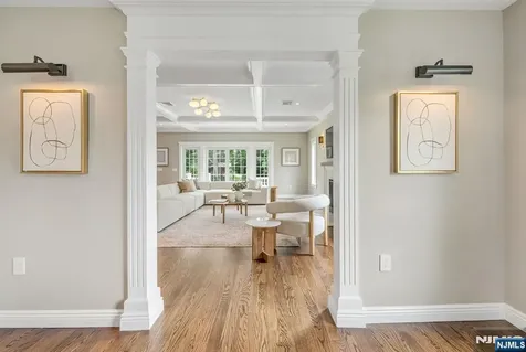 642 Sherwood Road Ho-ho-kus NJ 07423