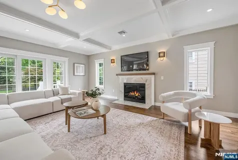 642 Sherwood Road Ho-ho-kus NJ 07423