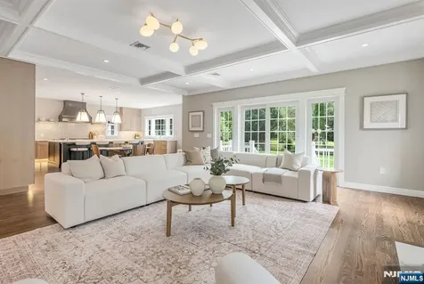 642 Sherwood Road Ho-ho-kus NJ 07423