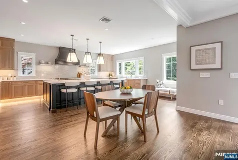 642 Sherwood Road Ho-ho-kus NJ 07423