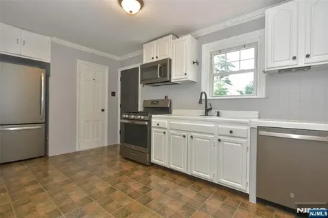 36 Grove Street Waldwick NJ 07463