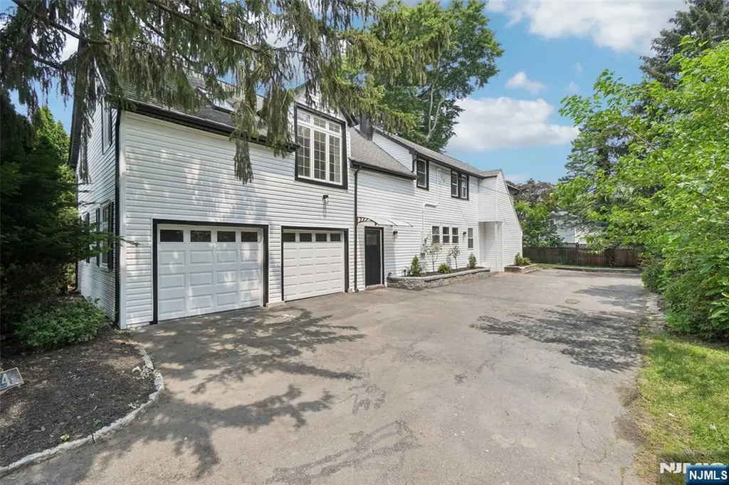 24 Tuers Place Montclair NJ 07043