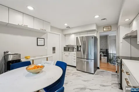 839 Carter Lane Paramus NJ 07652