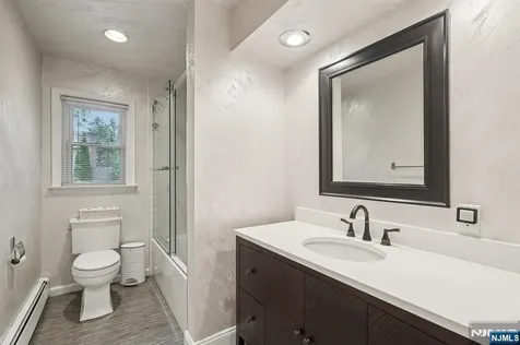 839 Carter Lane Paramus NJ 07652