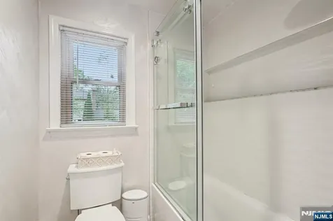 839 Carter Lane Paramus NJ 07652