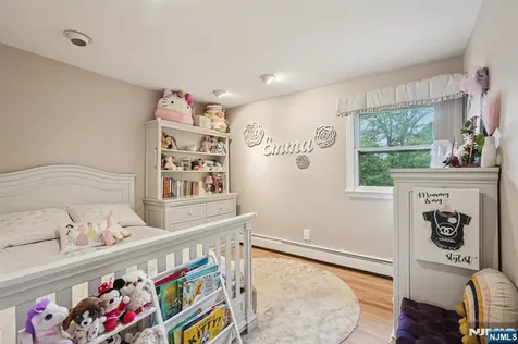 839 Carter Lane Paramus NJ 07652