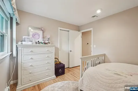 839 Carter Lane Paramus NJ 07652