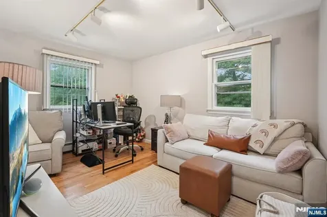 839 Carter Lane Paramus NJ 07652