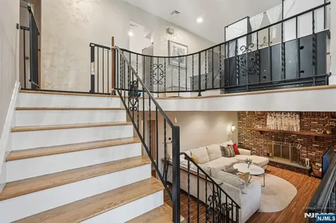839 Carter Lane Paramus NJ 07652