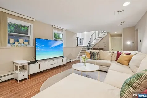 839 Carter Lane Paramus NJ 07652