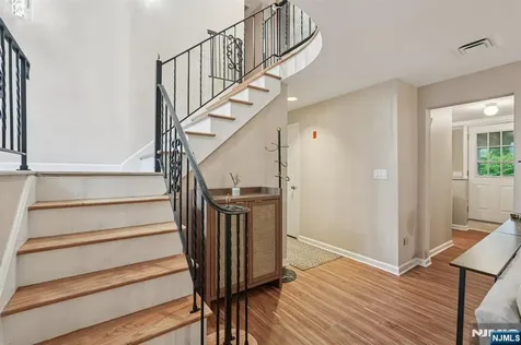 839 Carter Lane Paramus NJ 07652