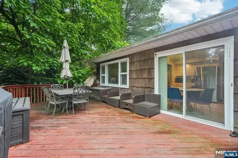 839 Carter Lane Paramus NJ 07652