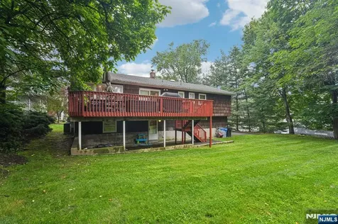 839 Carter Lane Paramus NJ 07652