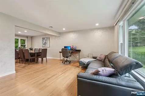 839 Carter Lane Paramus NJ 07652