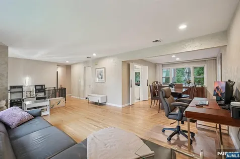 839 Carter Lane Paramus NJ 07652