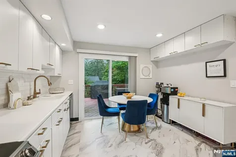 839 Carter Lane Paramus NJ 07652