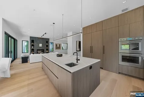 94 Downey Drive Tenafly NJ 07670