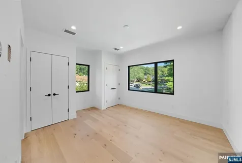 94 Downey Drive Tenafly NJ 07670