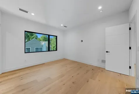 94 Downey Drive Tenafly NJ 07670