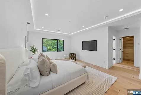94 Downey Drive Tenafly NJ 07670