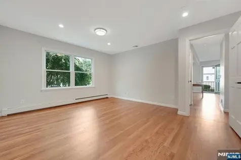 103 College Road Midland Park NJ 07432