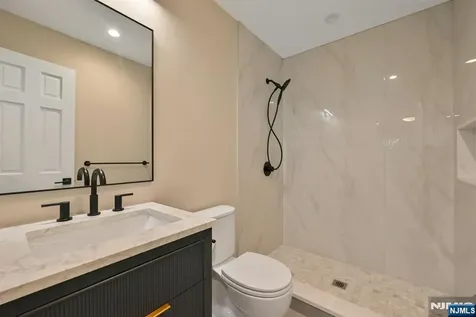 103 College Road Midland Park NJ 07432