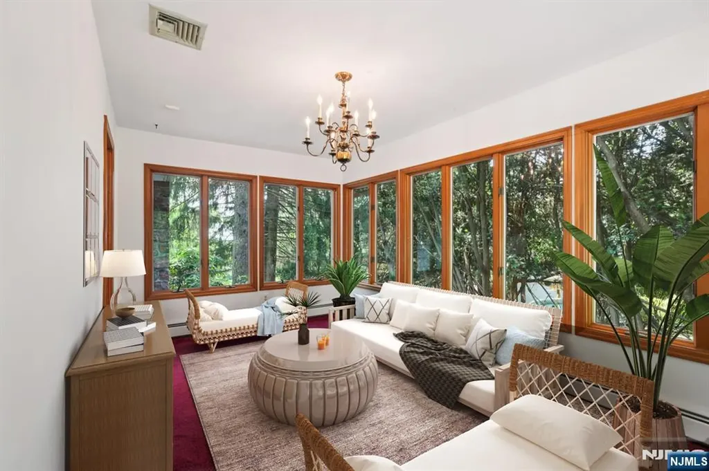 8 Sophia Street Bloomingdale NJ 07403