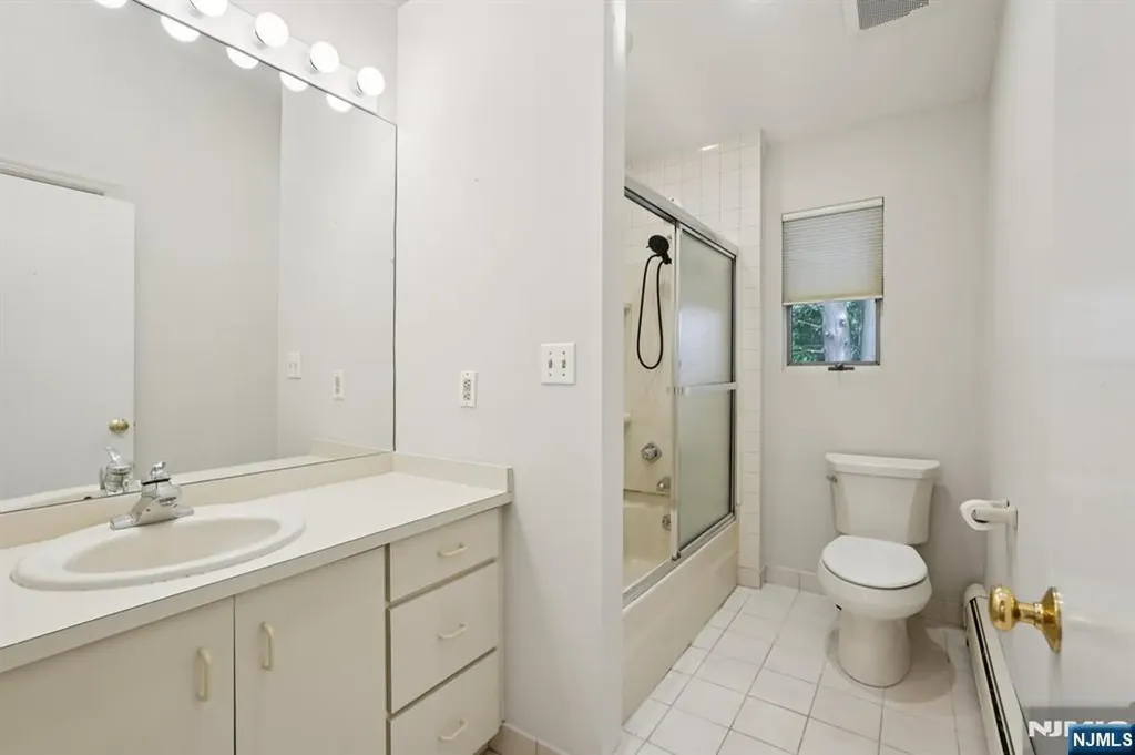 8 Sophia Street Bloomingdale NJ 07403