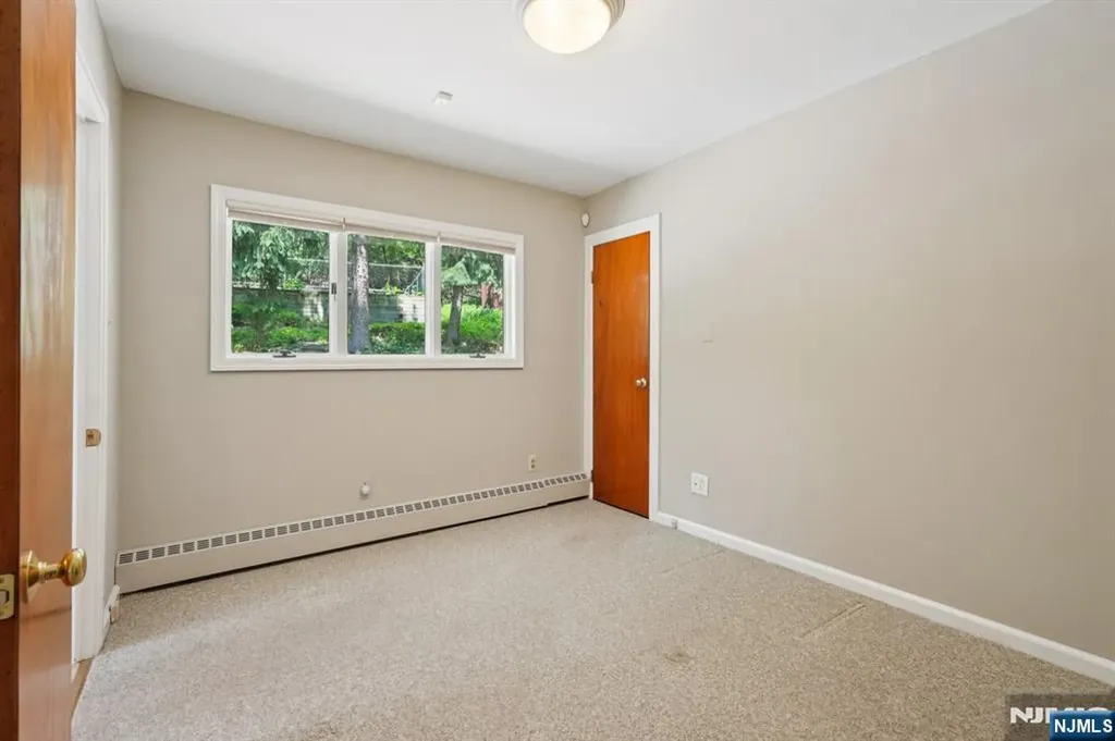 8 Sophia Street Bloomingdale NJ 07403