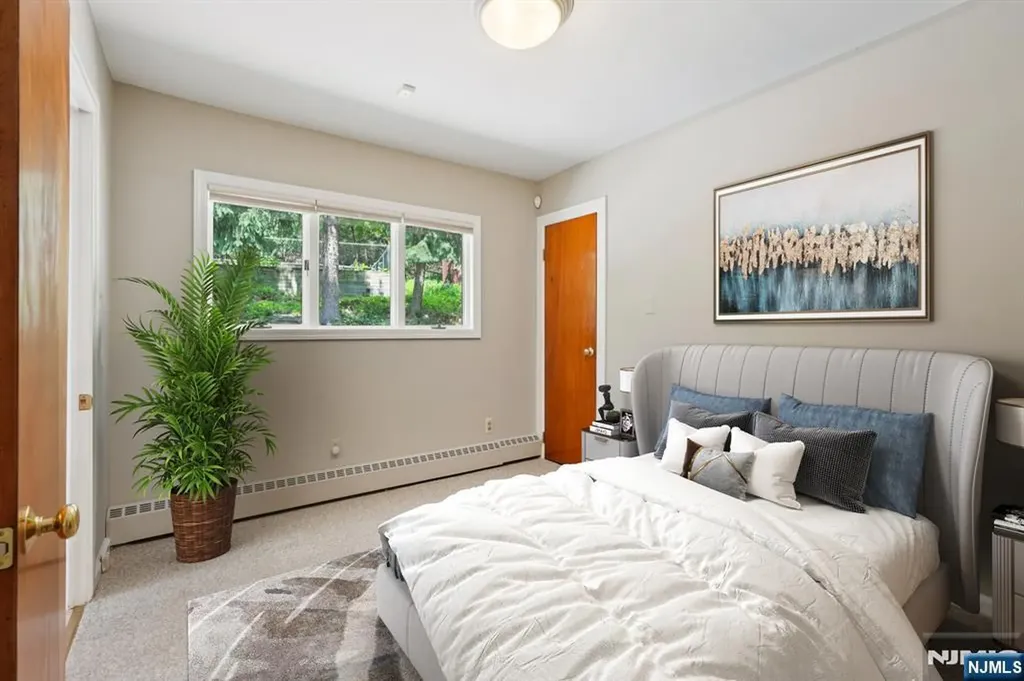 8 Sophia Street Bloomingdale NJ 07403