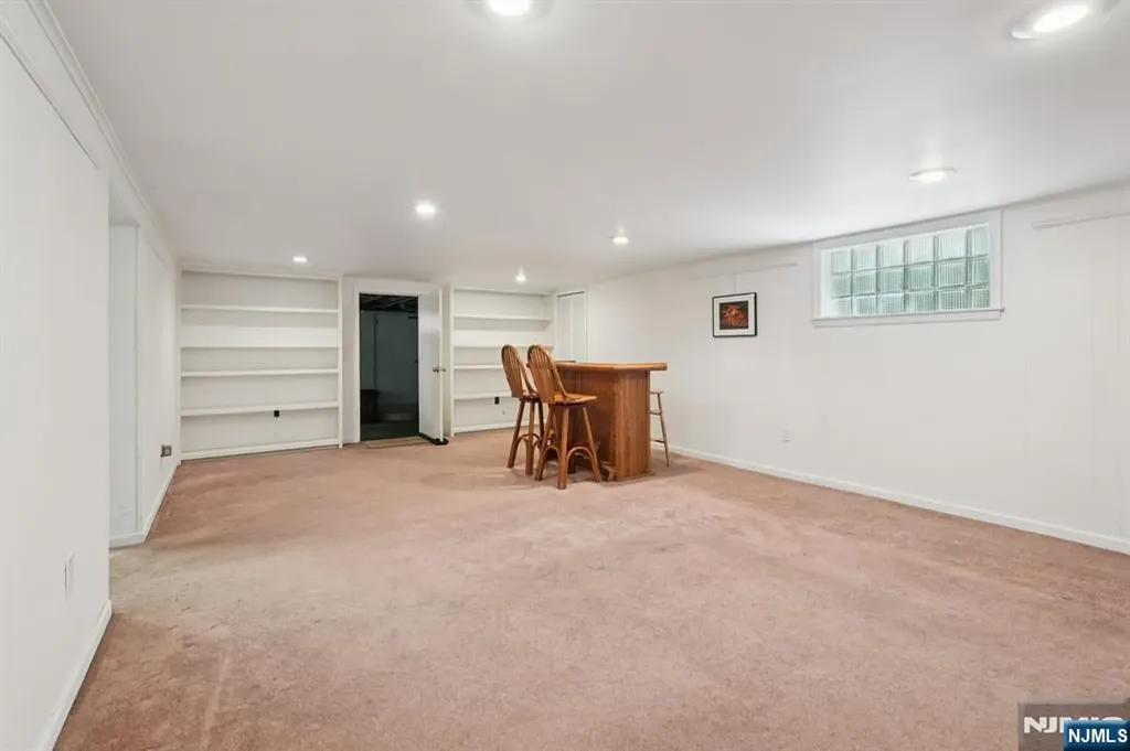 8 Sophia Street Bloomingdale NJ 07403