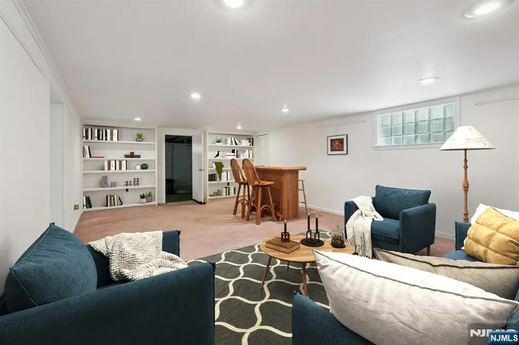 8 Sophia Street Bloomingdale NJ 07403