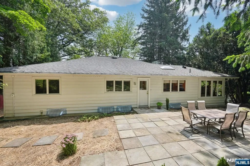 8 Sophia Street Bloomingdale NJ 07403