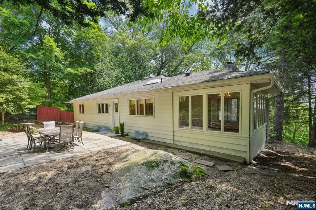 8 Sophia Street Bloomingdale NJ 07403