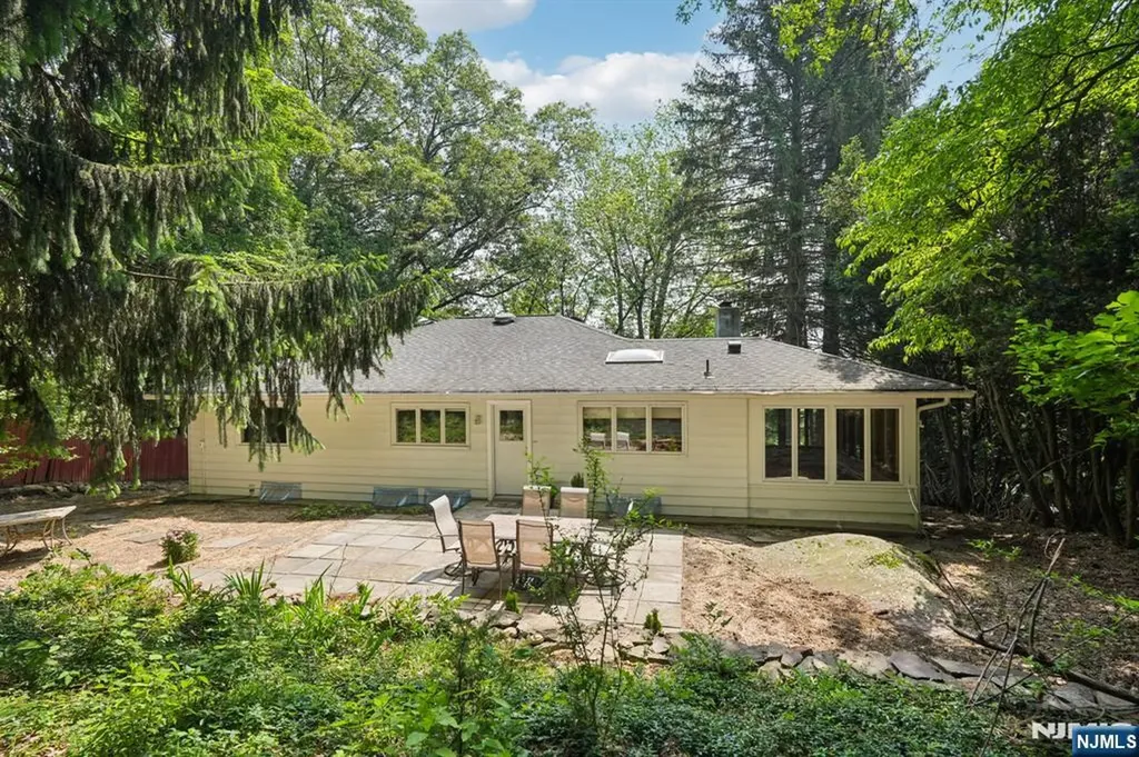 8 Sophia Street Bloomingdale NJ 07403