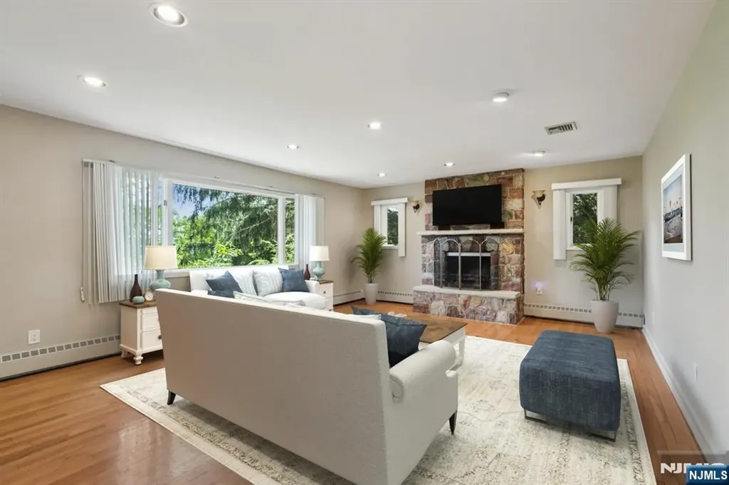 8 Sophia Street Bloomingdale NJ 07403