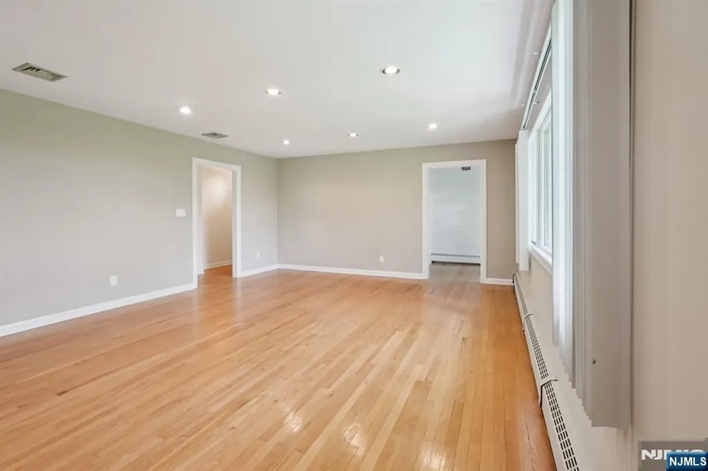 8 Sophia Street Bloomingdale NJ 07403