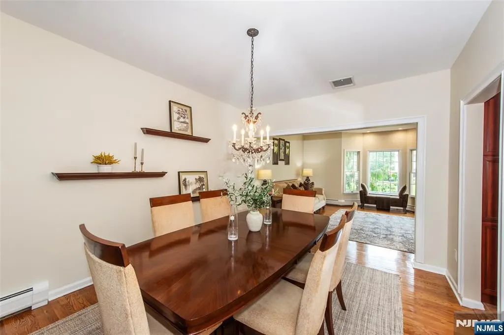 6 Anna Rose Court Bloomingdale NJ 07403