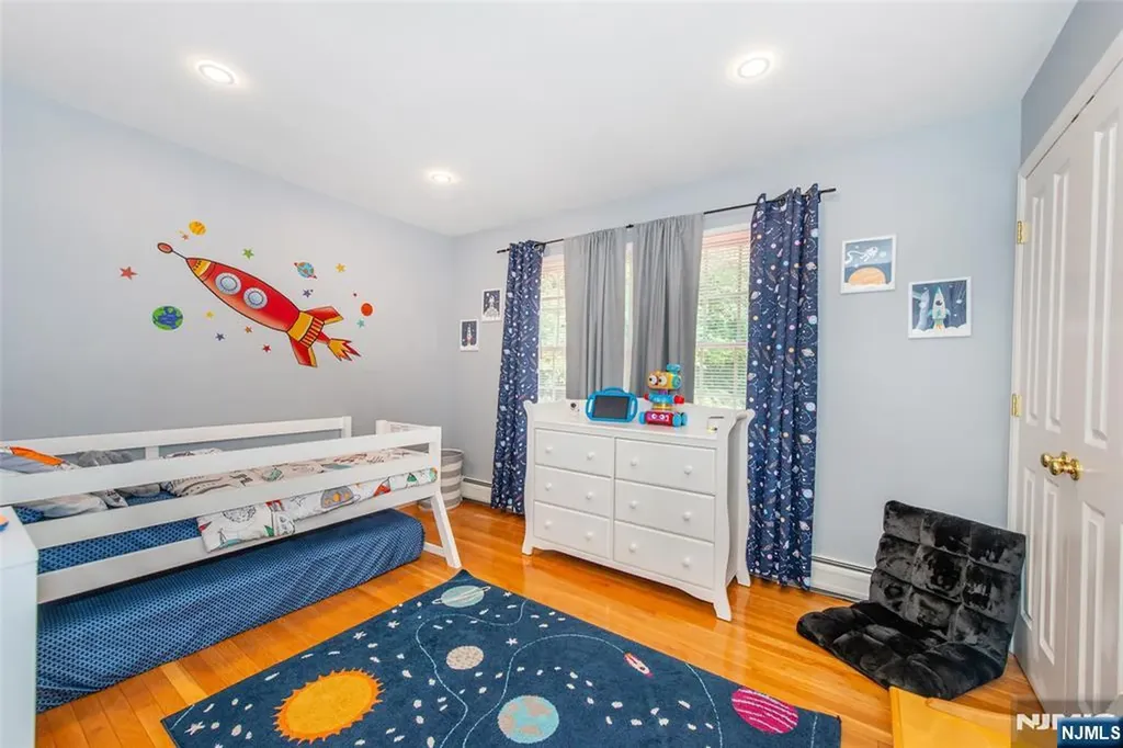 6 Anna Rose Court Bloomingdale NJ 07403